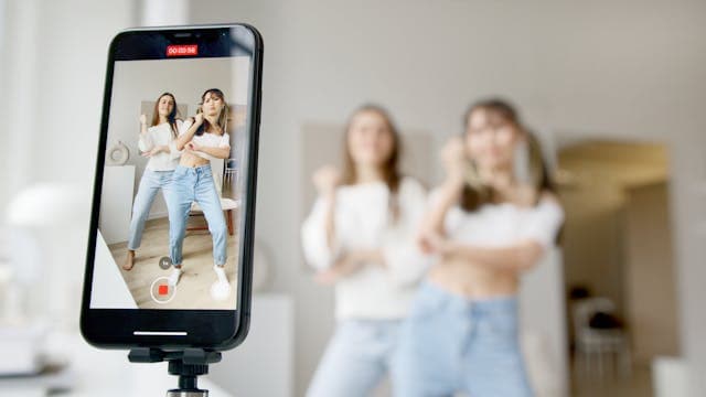 Cum să Adaugi Muzică la Postările de pe Instagram