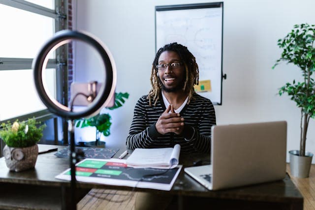 Instagram Desktop vs Mobile: Avantaje și Limitări